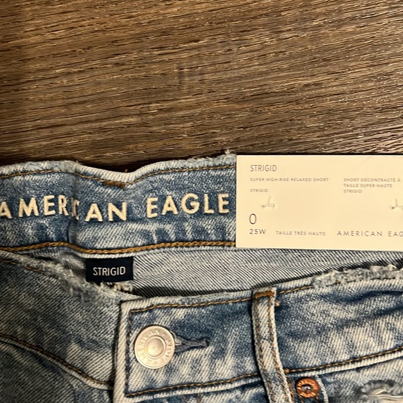 American Eagle Strigid Super High Rise Relaxed Distressed Jean Shorts 25 - Picture 6 of 12